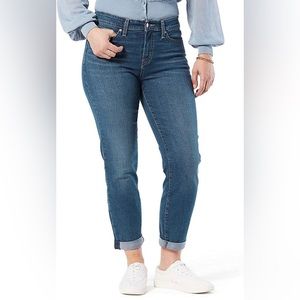 Levi’s mid-rise Boyfriend Jean